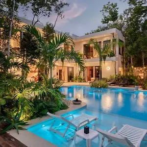 https://villa-luxe-elegant.quintano-roohotels.com